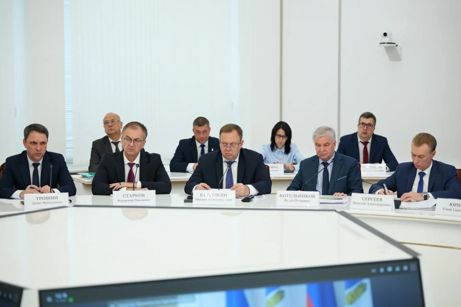 Губернатор Роман Бусаргин провел постоянно действующее совещание с заместителями председателя правительства, министрами, а также главами районов Губернатор Роман Бусаргин провел постоянно действующее совещание с заместителями председателя правительства, министрами, а также главами районов